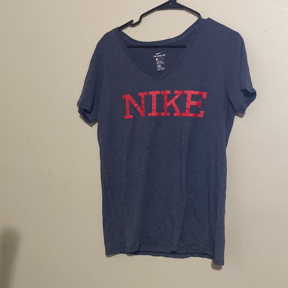 Woman’s gray Nike shirt size Large